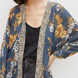 STUNNING AND VERSATILE! Dress Up or Down Kimono Jacket